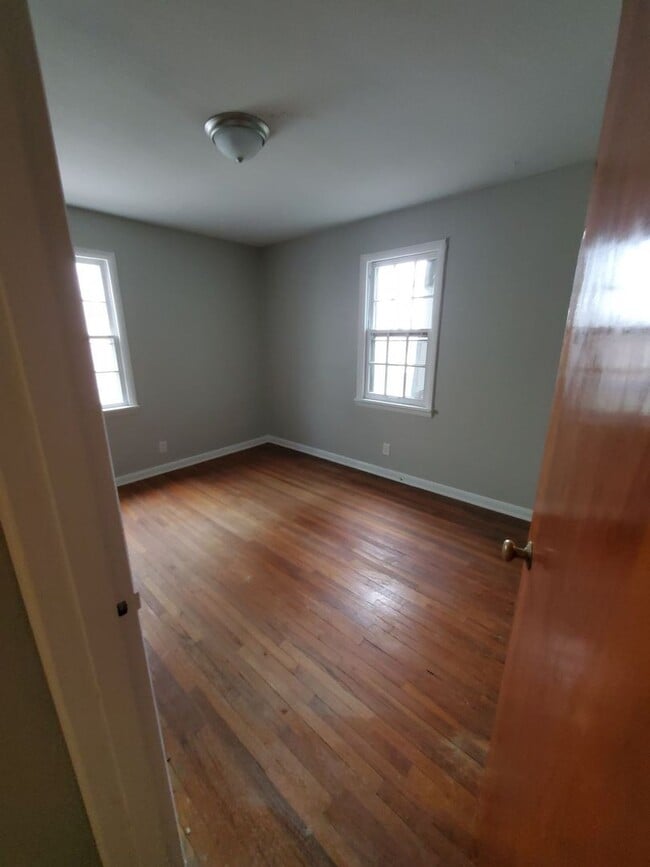 Building Photo - 1636 St Elmo Ave NE