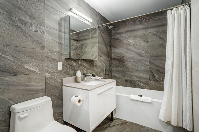 Photo - 2100 Rue de Bleury Unit SI ID1353838P