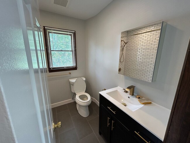 Building Photo - 71 Aqueduct Ave Rental