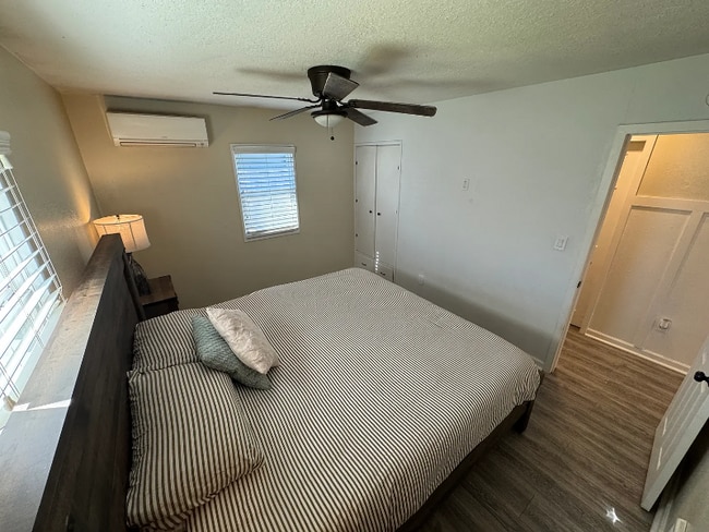 Photo - 1915 W 36th St