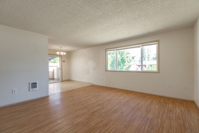 Photo - 113 SW Fleishauer Ln