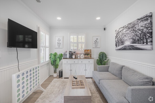 Lobby - Oakleaf Townhomes