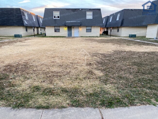 Photo - 2111 NW Lindy Ave