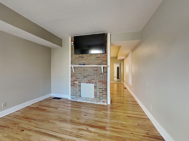 1381 Indianola Ave
