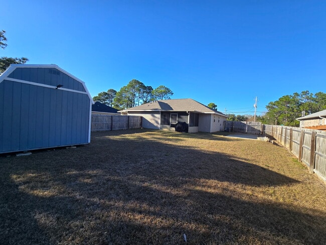 Patio trasero cercado, plataforma para RV o bote de 30 pies - 6661 Water St