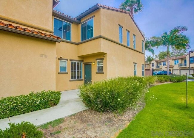 Building Photo - 634 Sumner Way Unit 3