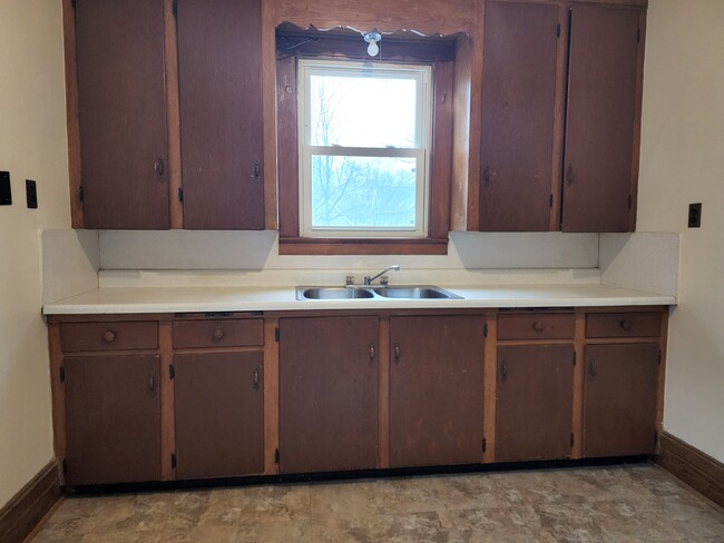 Kitchen - 381 Glenwood Ave Townhome