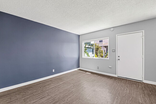 Photo - 539 E 11th St Unidad 07