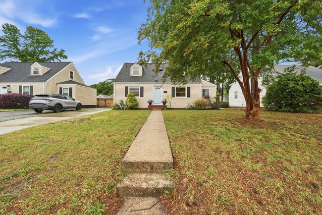 Photo - 8037 Crescent Rd
