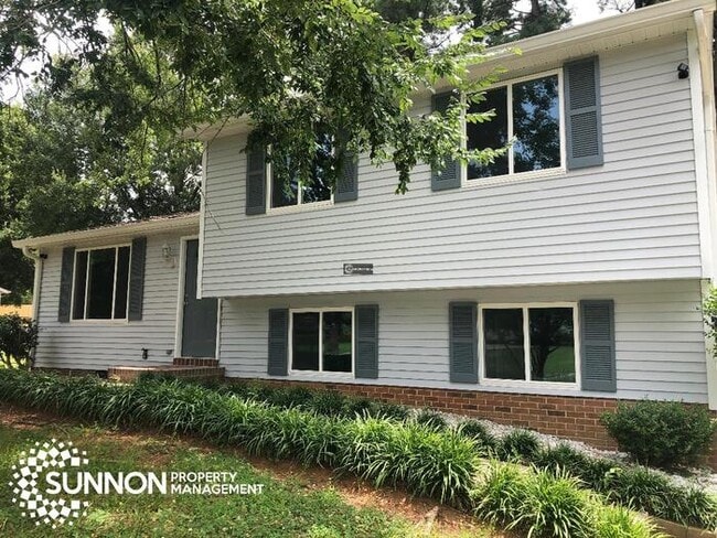 Building Photo - 4BR 2BA Renovated to perfection! Rental