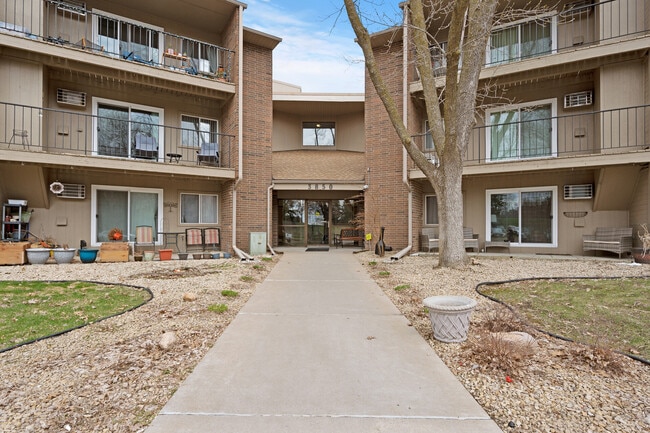 Building Photo - 3850 Plymouth Blvd Unit 204 Rental