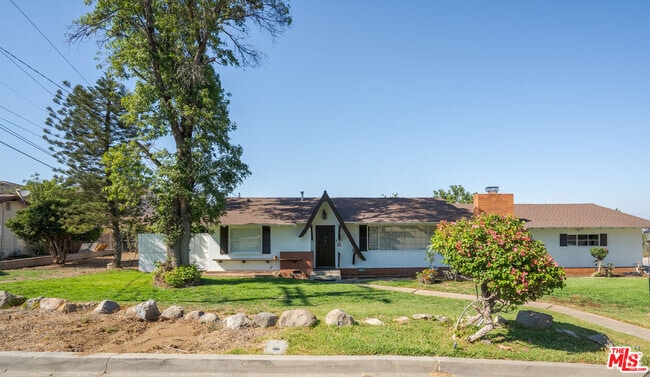 Building Photo - 6739 Garces Ave Rental
