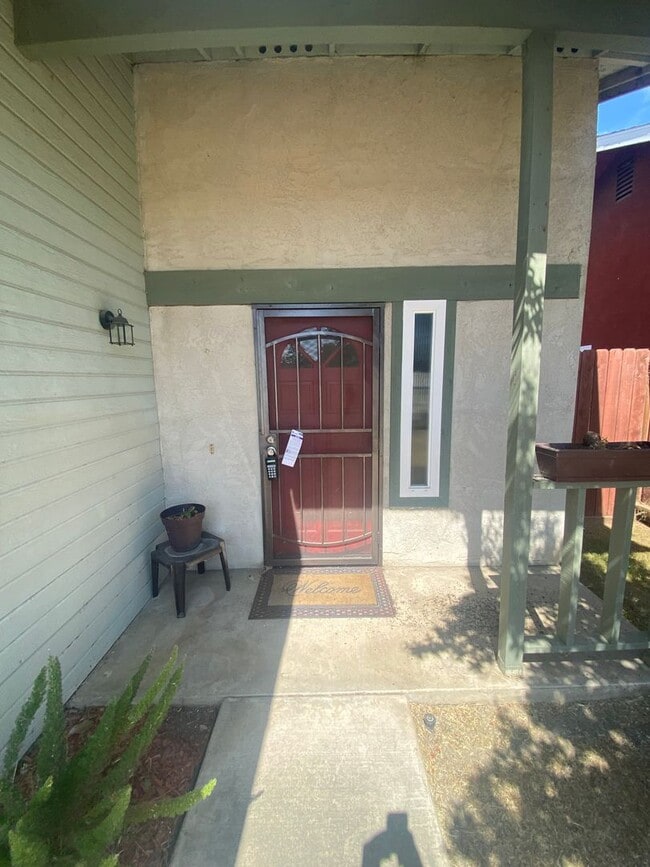 Photo - 3 Bedroom 2 Bathroom in SE Visalia