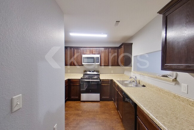 Photo - 5006 Thomas St