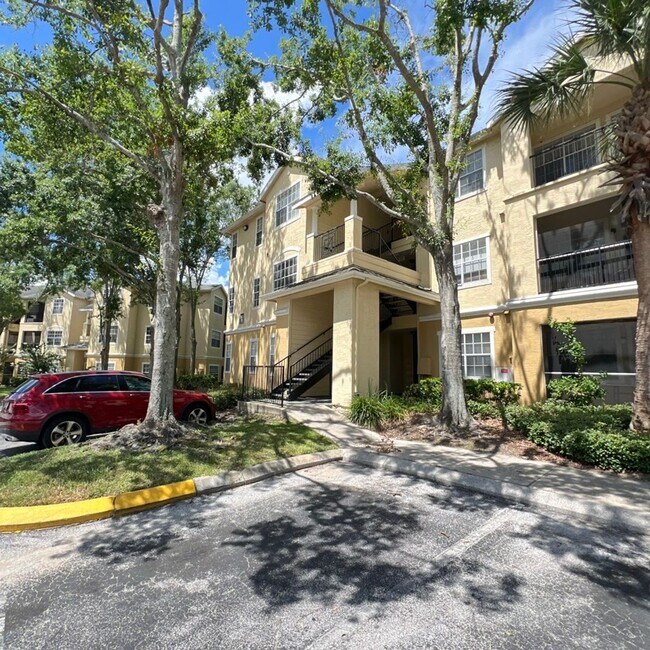 Charming 2-Bedroom Condo in Gated Metrowes... - Charming 2-Bedroom Condo in Gated Metrowes...