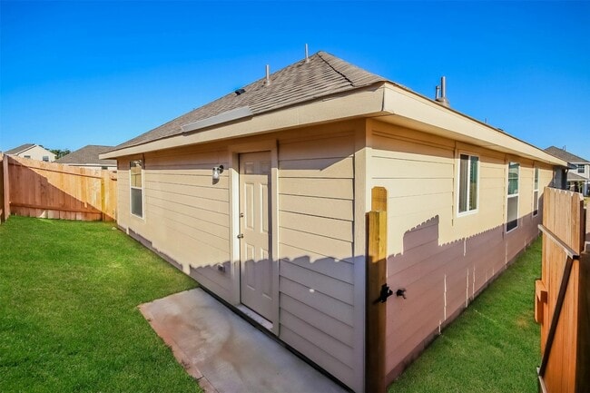 2525 Grayling Dr