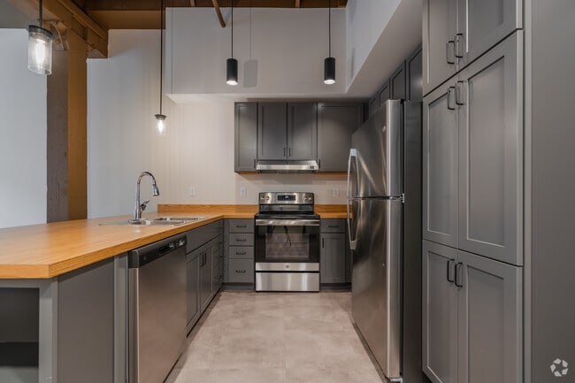 1BR, 1BA - 745SF - Kitchen - Painters Row