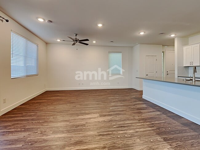 Photo - 10074 Spire St