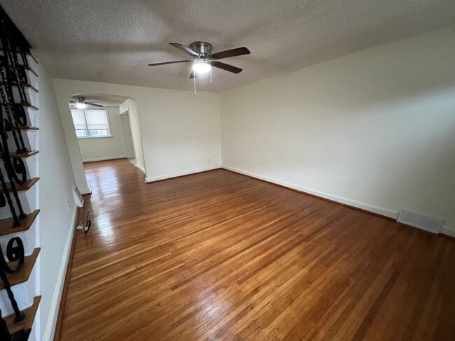 Building Photo - Beautiful 3-bed Single Family Home - Move-in Ready! (Clifton Heights)