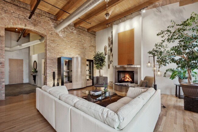 Photo - 525 W Superior St Unit 626