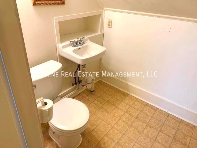 Photo - 160 Grove St Unidad D