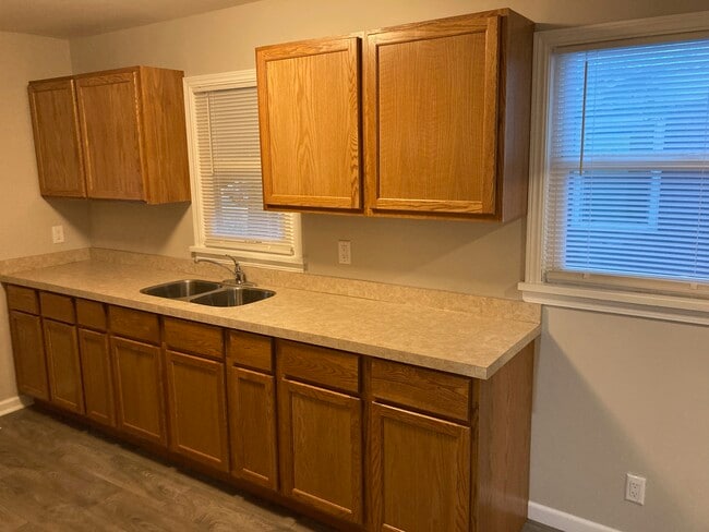 Photo - 830 N Taylor St