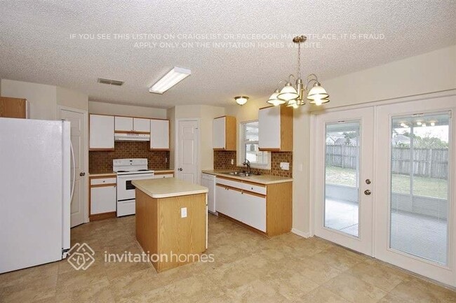 Photo - 6702 Lorain St