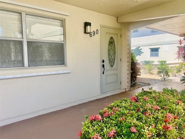 Photo - 690 Saxony Way Unit 690