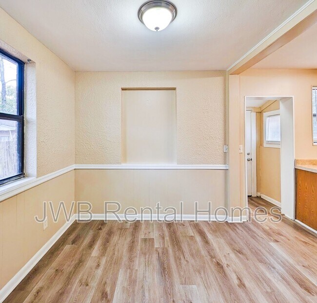 Photo - 3305 Sunnybrook Ave N