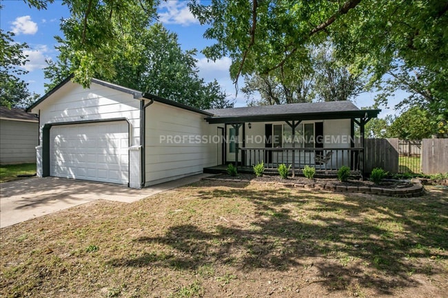Building Photo - 3 bedroom 2 bath Ranch Home in South Wichita!