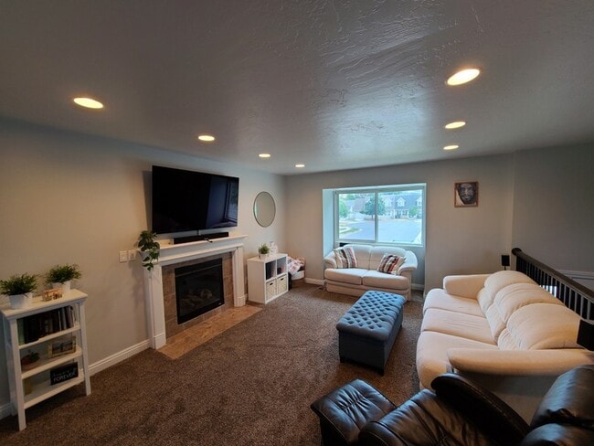 Photo - 937 N 900 W
