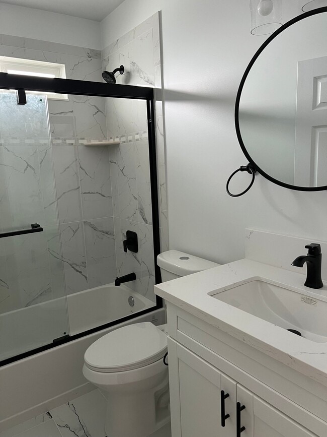 Photo - 951 N Oxford Ave