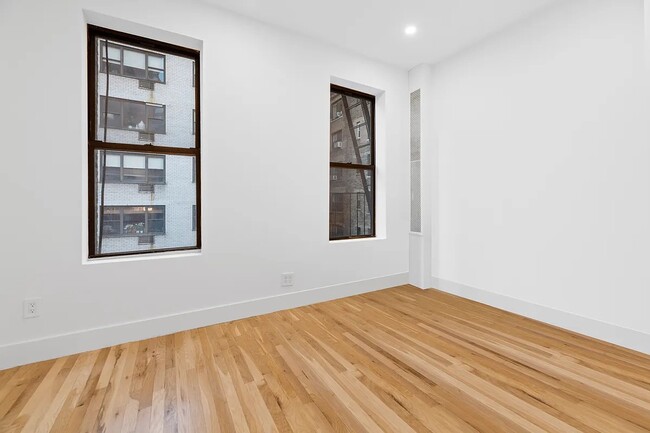 Photo - 238 E 58th St Unidad 11