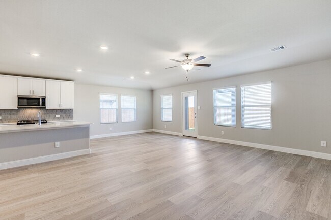 Photo - 702 Williams Wy