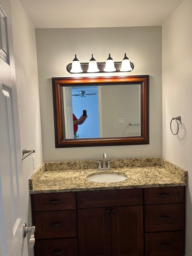 Photo - 1014 Elm St Unit # B