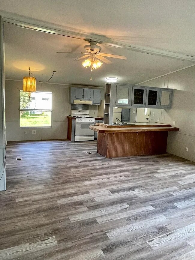 Photo - 127 Wright St