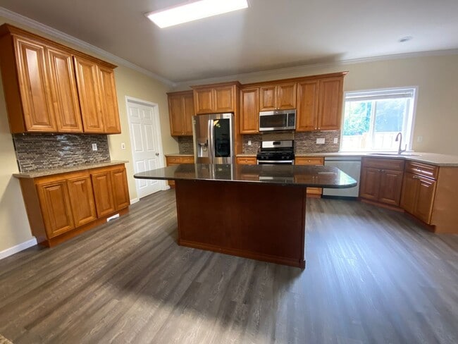 Photo - Beautiful 5 Bedroom Home!