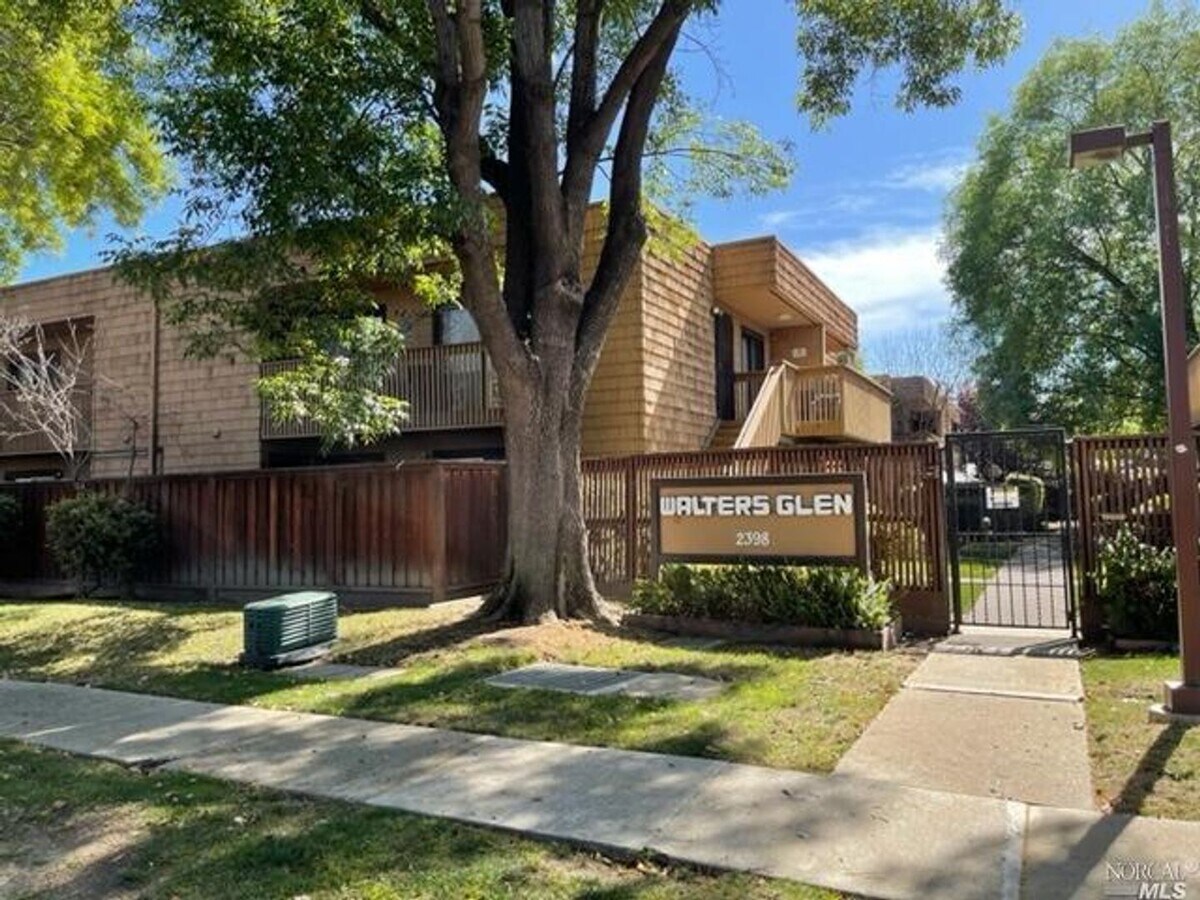 Charming Lower-Level 1 Bedroom, 1 Bath Condo for Rent - Charming Lower-Level 1 Bedroom, 1 Bath Condo for Rent Unit 2