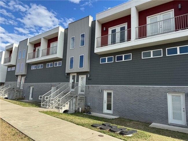 Building Photo - 1666 S Razorback Rd