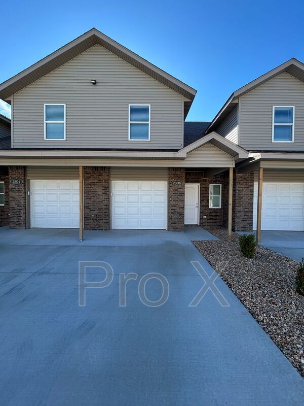 Building Photo - 2806 W Mockingbird Ln