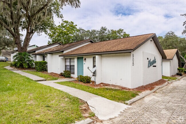 425 S 9th St Leesburg, FL 34748-7508 - The Rhoads Apartments | 2 Bedroom Apartmen...