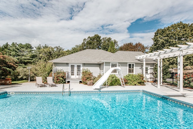 Photo - 4271 Garth Rd