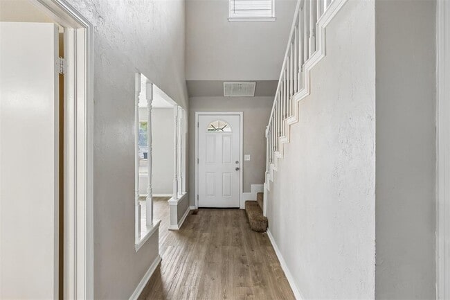 Photo - 5825 NW 72nd St