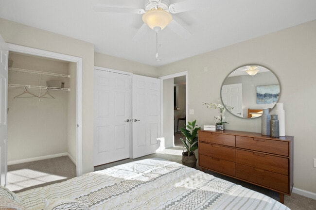 Huron Main Bedroom - River Hills Apartments