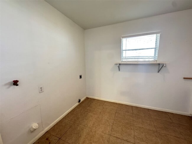 Photo - 2205 Farr St