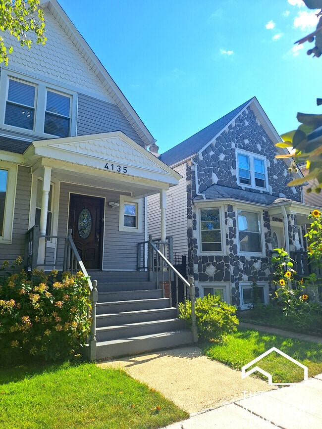 Building Photo - 4135 W Henderson St Unit 2 Rental