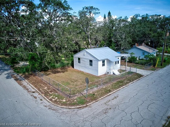 Photo - 1911 Roseland Ave