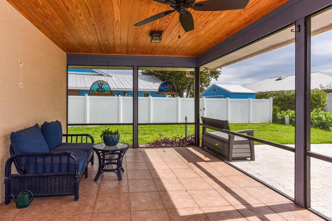 Photo - 1927 NE San Carlos Calle