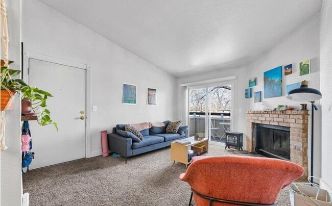 Photo - 530 E Patriot Blvd