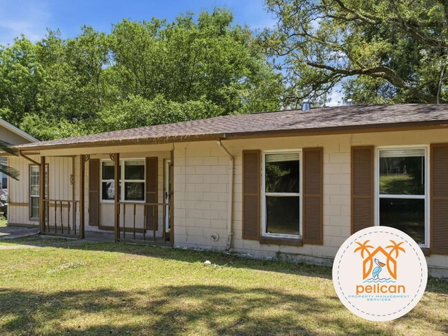 Building Photo - Spacious 4 Bedroom, 2 Bathroom Home